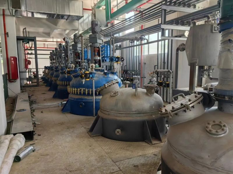 不锈钢及搪瓷反应釜安装完成