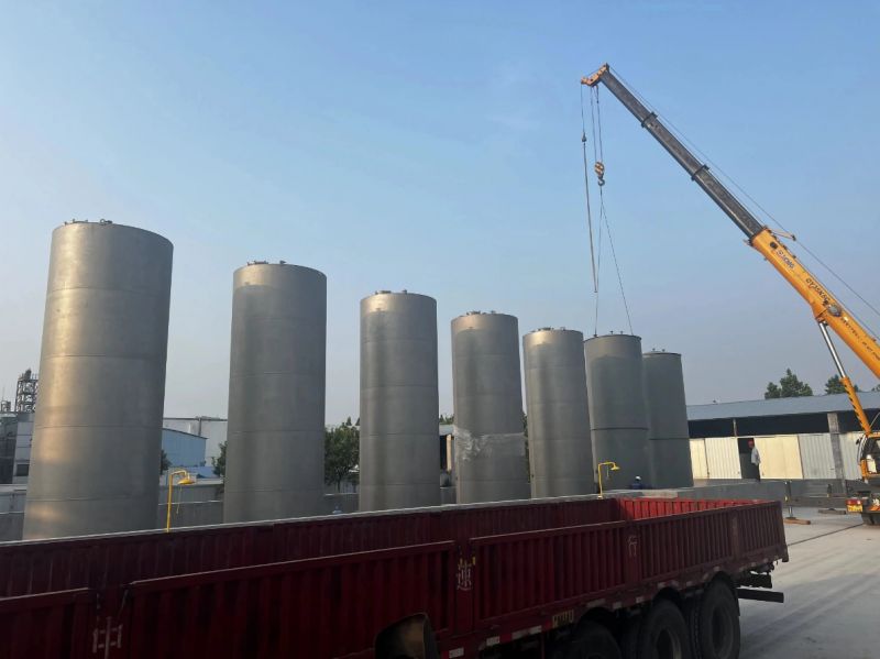 河南新乡出发安装40m³不锈钢储罐 ，表面喷砂处理