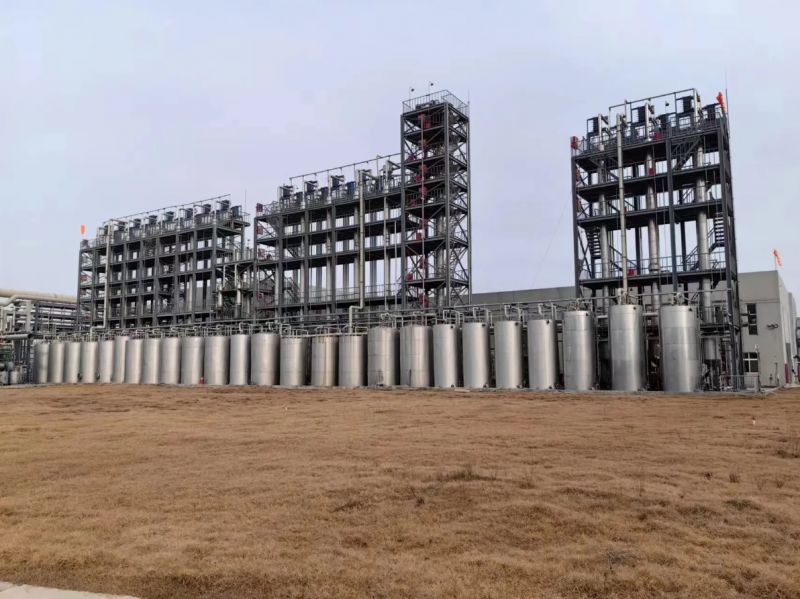 河南新乡乙醇蒸馏塔安装完成